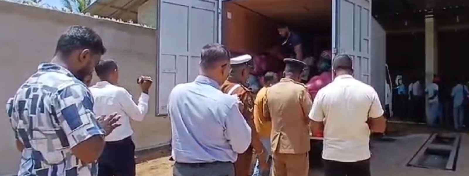 T56 ගිනි අවියක් හා රිවෝල්වර් 5ක් සොයා ගැනේ